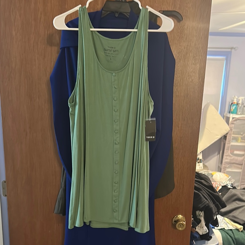 Torrid Olive Green Button-Front Tank Top - Picture 5 of 5